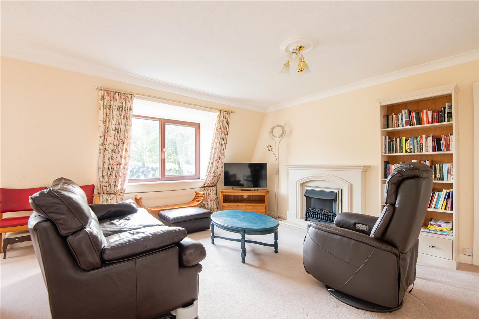 2 bed property in Chestnut Court, Leyland